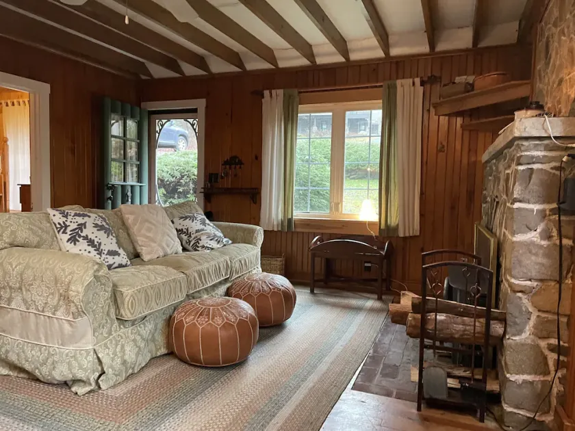 Charming 3 Bedroom, 2 Bath Cottage on Lake Mokoma - Image 1
