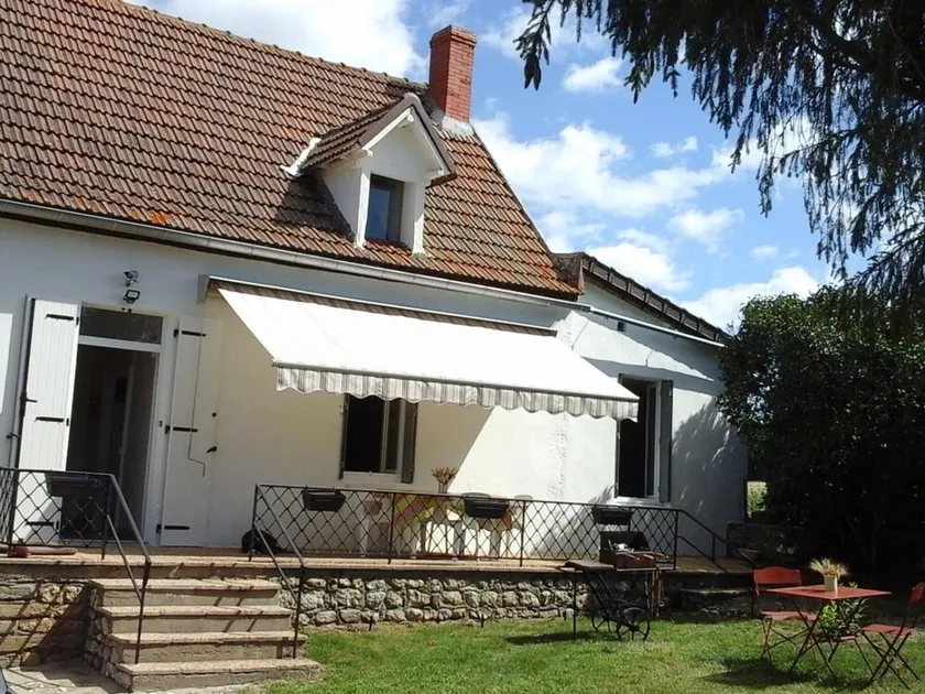 Renovated country house with terrace and garden - Image 1