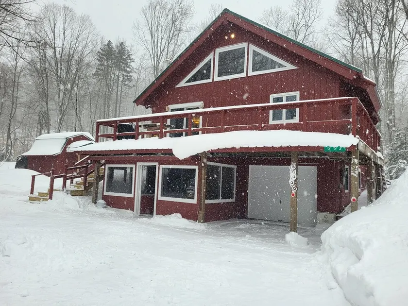 Hike, ski, summer fun in our all season home minutes to Okemo. Dogs welcome! - Image 1