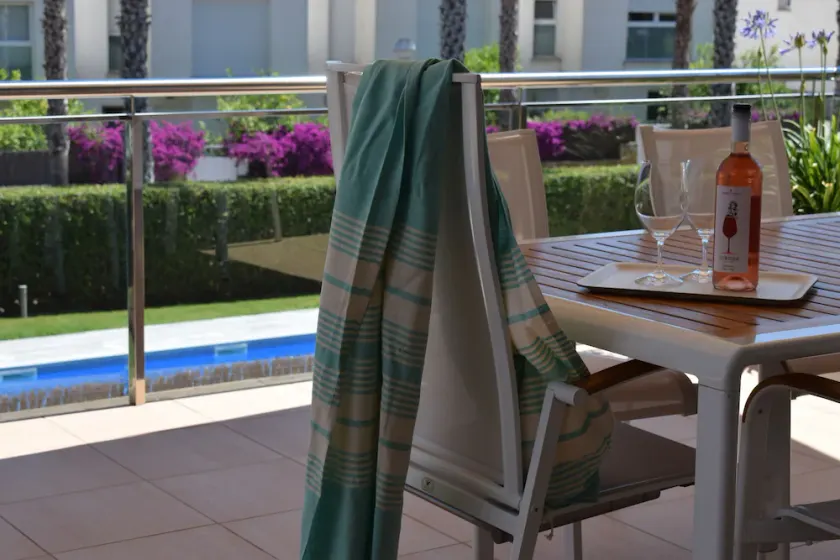 Klimatisiertes Apartment mit 3 Schlafzimmern, großer Terrasse und Gemeinschaftspool - Image 1