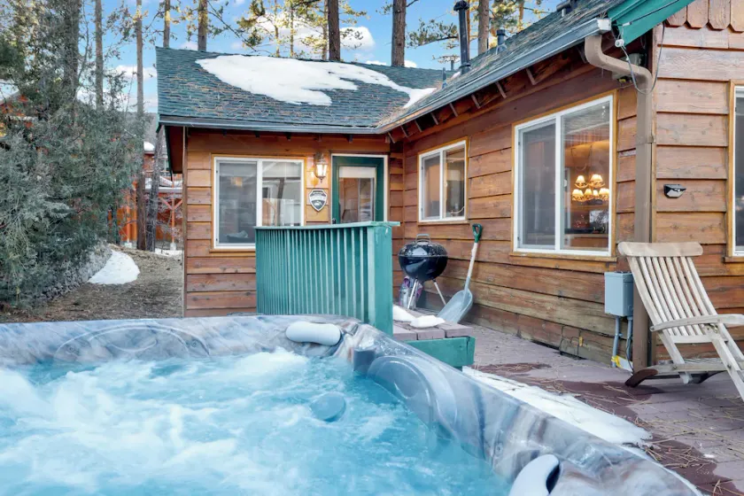 Chalet avec jacuzzi | Vue montagne - Image 1