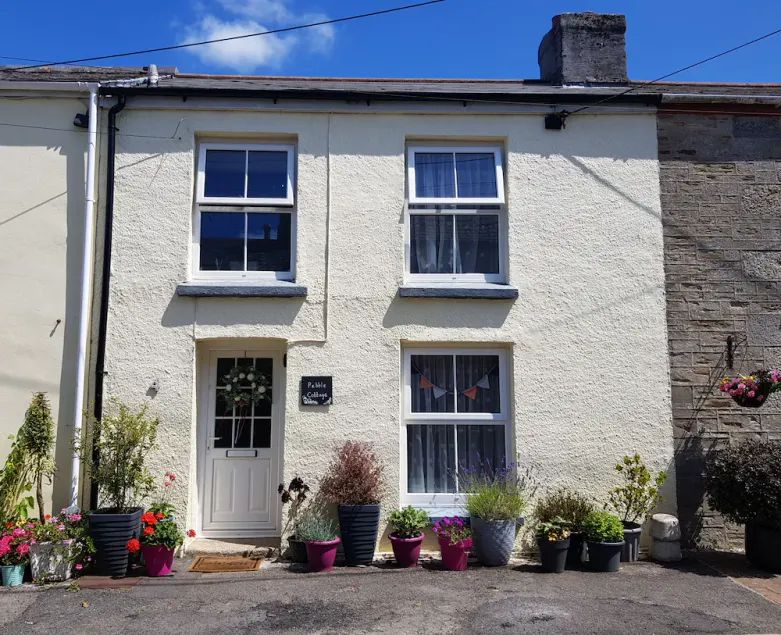 Walk to beach, village location, near Fowey and Eden Project - Image 1