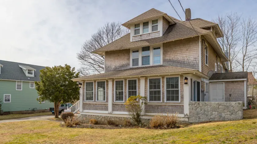 Laurel Beach-Milford - Image 1