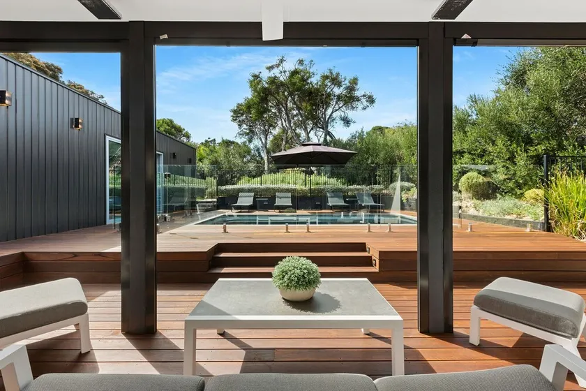 Enjoy the sense of tranquillity in the stylish beach escape (sleeps 10) - Image 1
