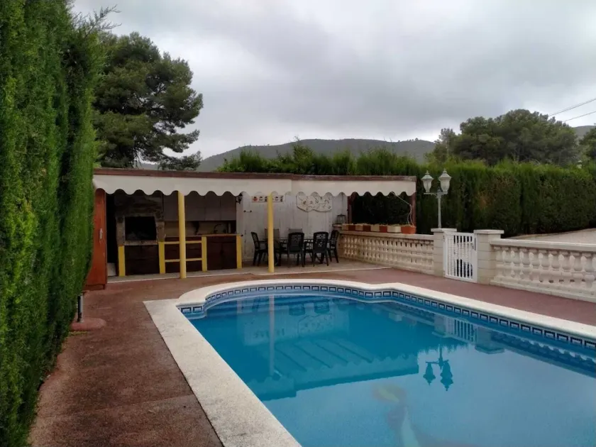 Cozy villa with large private pool and complete barbecue - Image 1