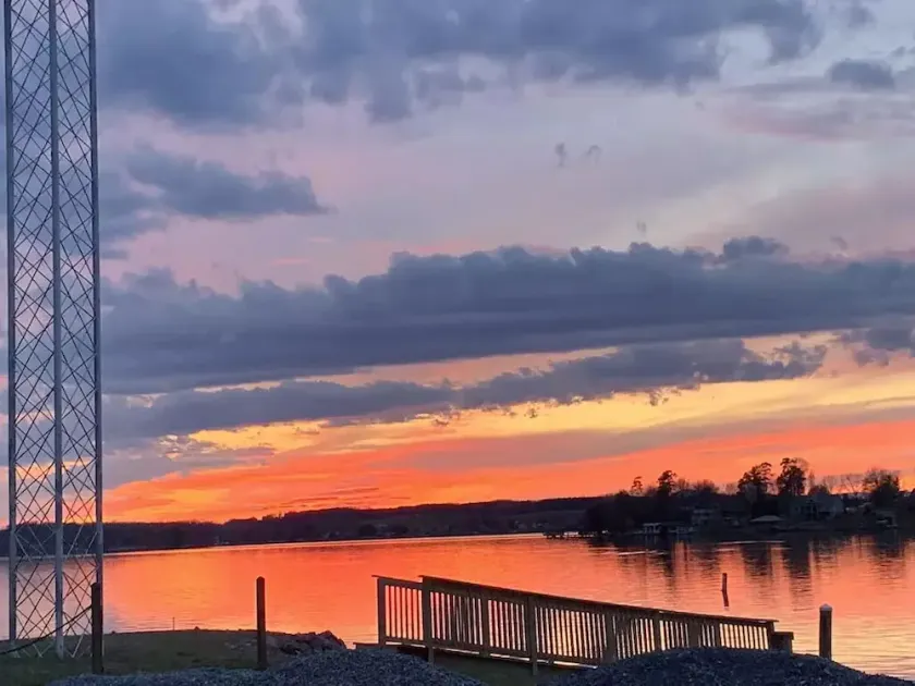 Romantic condo with beautiful sunset views of Smith Mountain Lake - Image 1