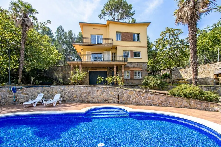 Catalunya Casas Elegant Mountain Villa just 30km to Barcelona - Image 1