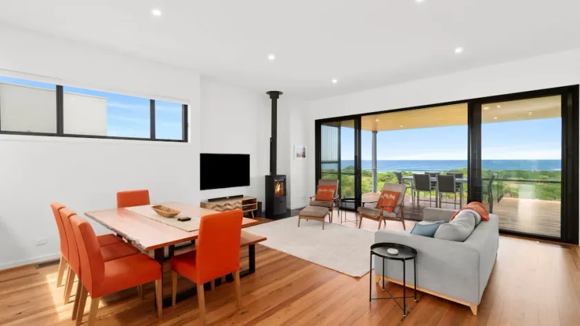 Gorgeous Beachfront house in Tomakin - Image 1