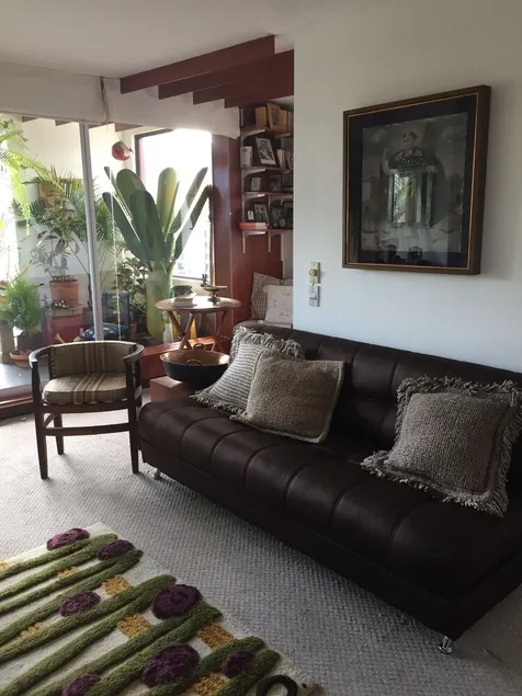 Beautiful, safe, centrally located; add private driver with car for $40per day - Image 1
