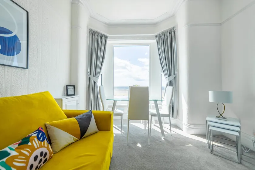 HIGHCLIFFE SEAVIEW SUITE - BEACH - PERFECT RETREAT - Image 1