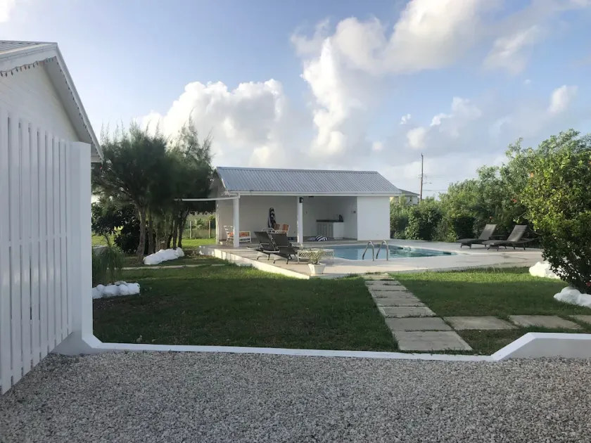 Spacious and quiet home w/pool - 5 minutes to the beach - Image 1