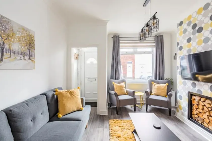 Charming Terraced House in Central Hoylake - Image 1