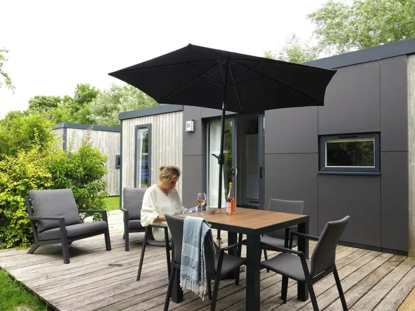 Strand49 Beach Bungalow with 2 bathrooms and modern decor - Image 1