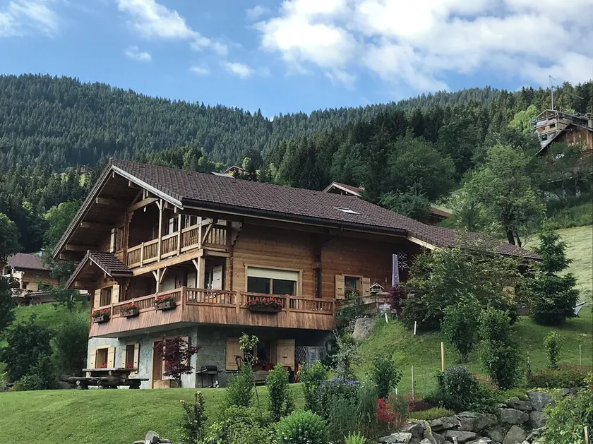 Spacious 4 * chalet with mountain views, jacuzzi and sauna, terrace - Image 1