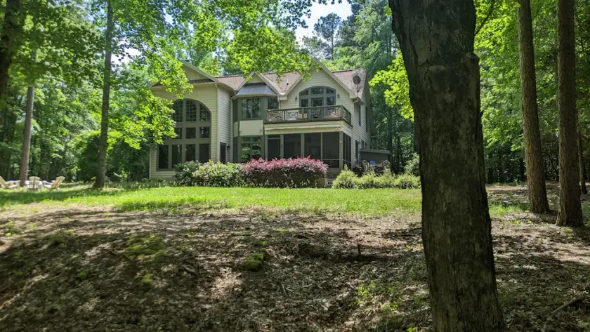Celebrate Spring!  Beautiful, custom Kerr Lake lodge home + private dock. - Image 1
