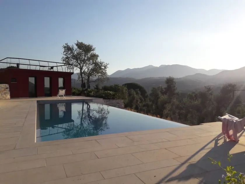 Encantadora piscina villa perto do mar para casal com estadia na Itália - Image 1