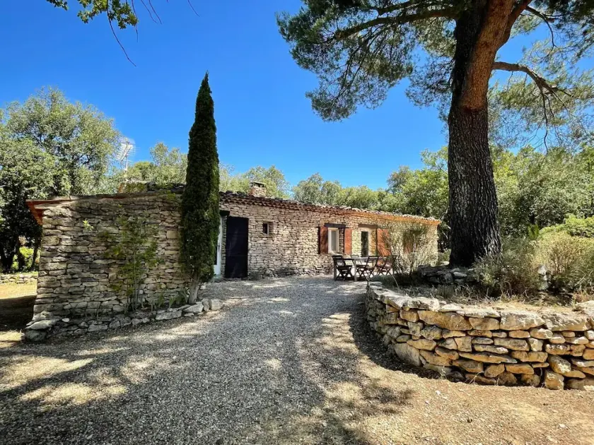 A typical house in the heart of Luberon Park - Image 1