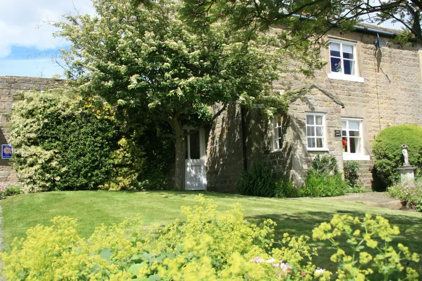 Idyllic village location on the edge of the Yorkshire Dales National Park - Image 1