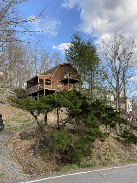 4br 2ba Chalet in Poconos that sleeps 10 - Image 1