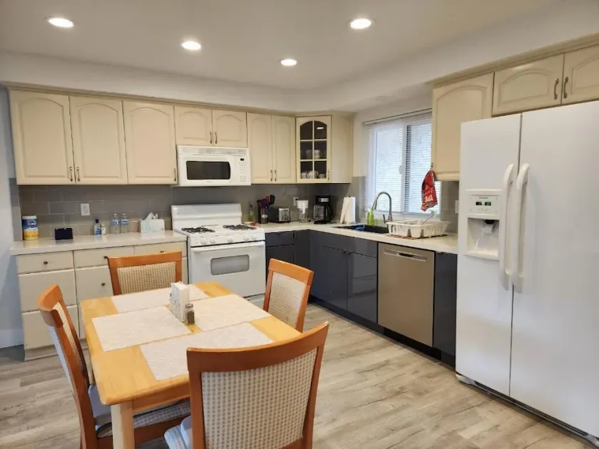 3-BD TOWNHOUSE W/ BEACH ACCESS - Image 1
