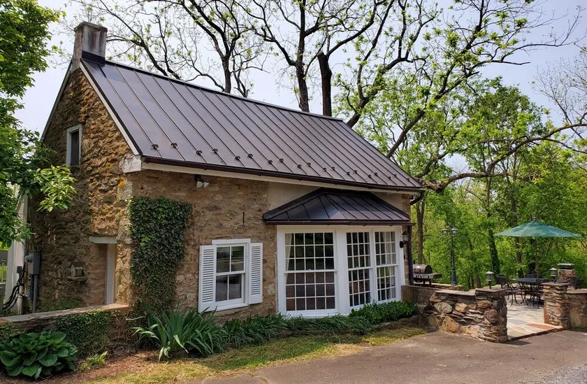 18th Century Stone Cottage minutes from historic Middleburg - Image 1