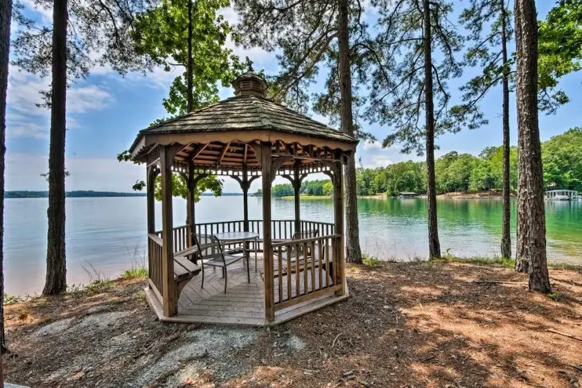 Lake Keowee Condo w/ Balcony & Resort Amenities! - Image 1
