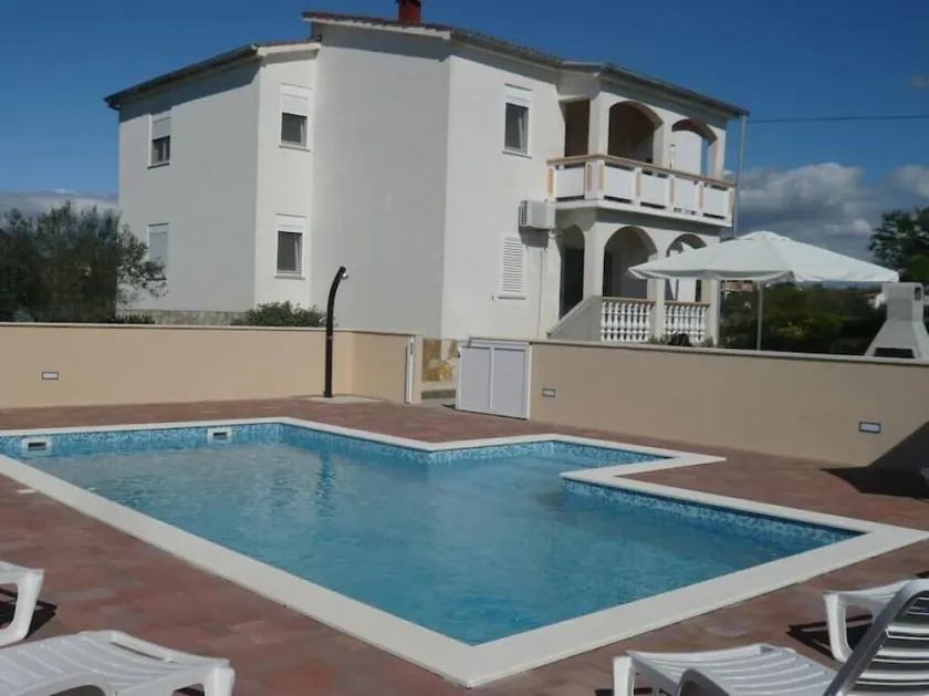 Holiday Home Stipe - Image 1