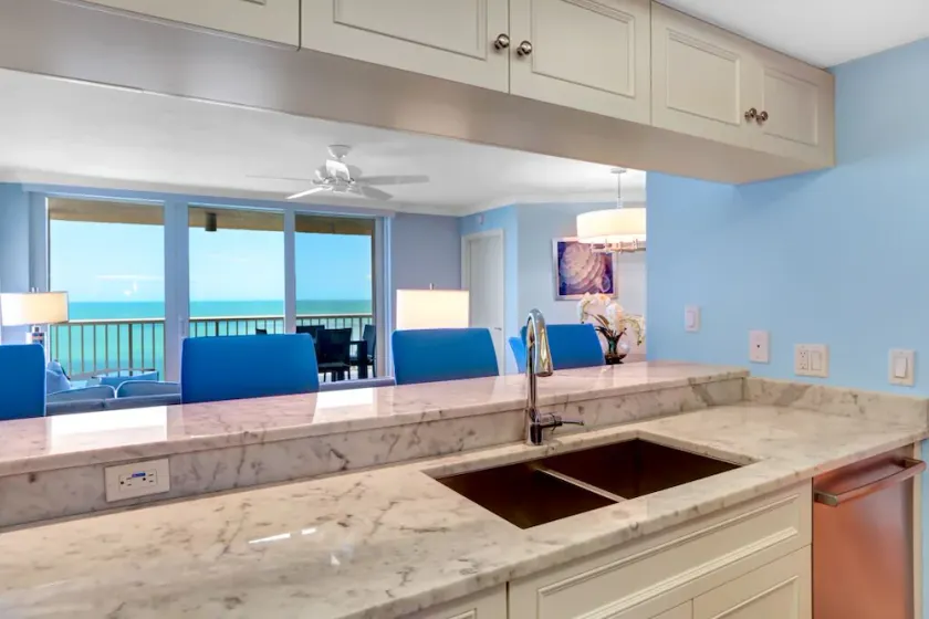 Récemment rénové 10e Condo étage avec Striking Golfe Vues panoramiques! - Image 1