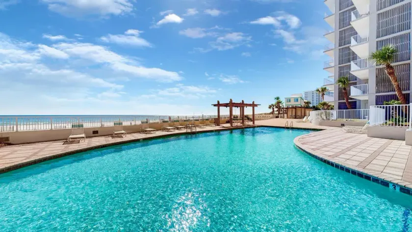 Stunning Views, 3BD/2BA w/ Private Balcony - Image 1