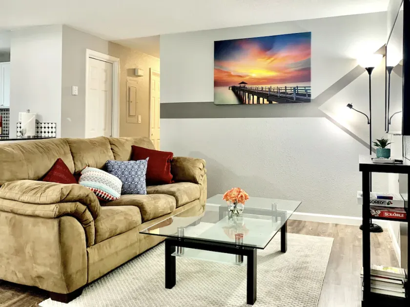 2 BR Single Story Townhouse w King Bed - Image 1