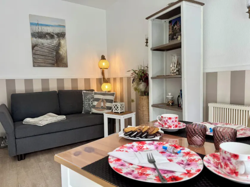 SOLund - Sonne im Herzen - ruhige und sonnige Ferienwohnung mit Terrasse und Garten nahe Strand und Ostsee - Image 1