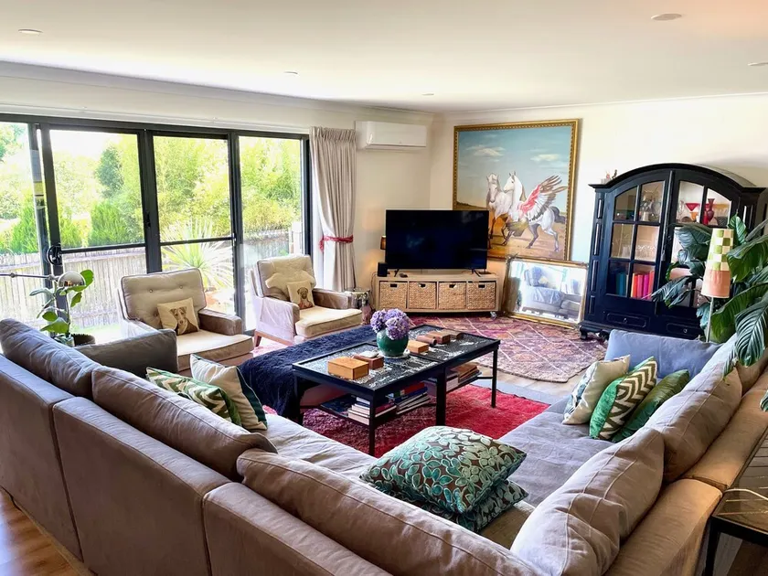5 min walk to Milton Village,   5 min drive to the beach. - Image 1