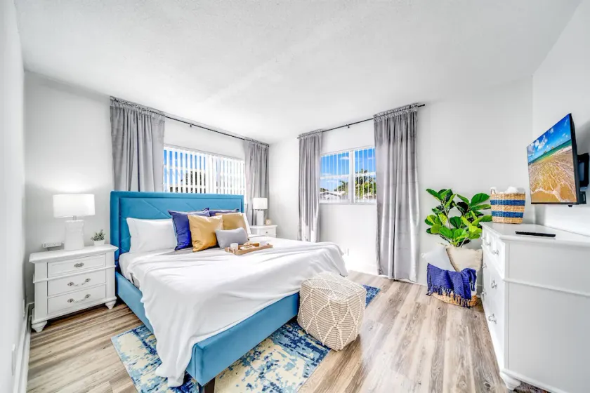 Parking - King Bed - Water Front - Palm Wave Says - Image 1