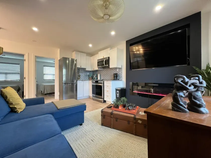 Stylish 2BDRM 3BED - Image 1