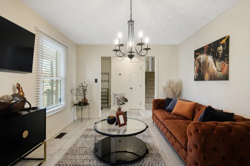 3 Miles from Hope Mills Lake! 2 acre home with 5 SmartTvs + Self Check - Image 1