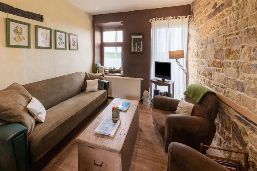 Tranquil Home in Tinlot - Image 1