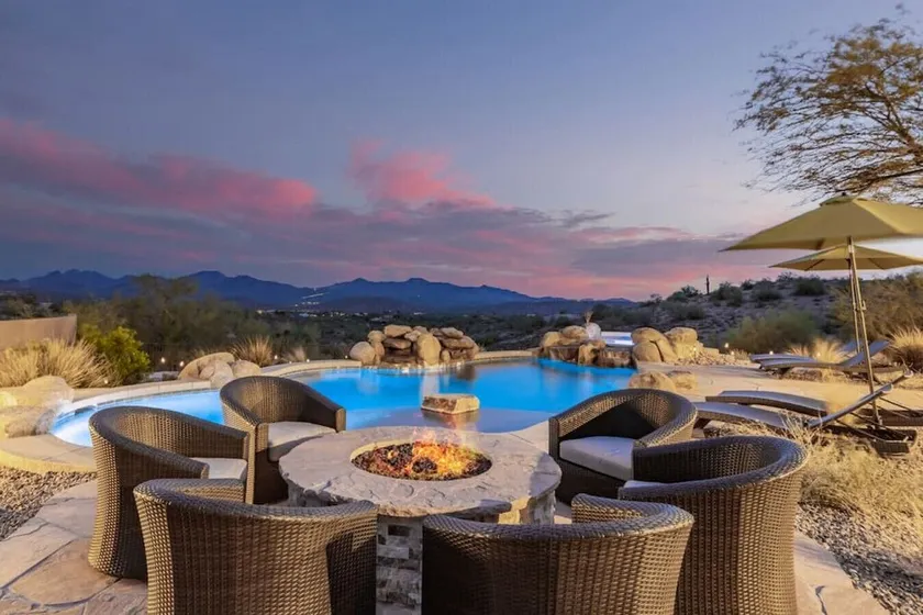 Stunning Secluded Ranch, Sleeps 6 Comfortably, Pool & Jacuzzi - Image 1