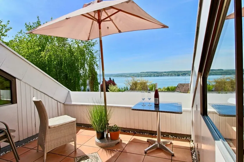 Apartment with roof terrace and stunning lake view - Jacuzzi included! - Image 1
