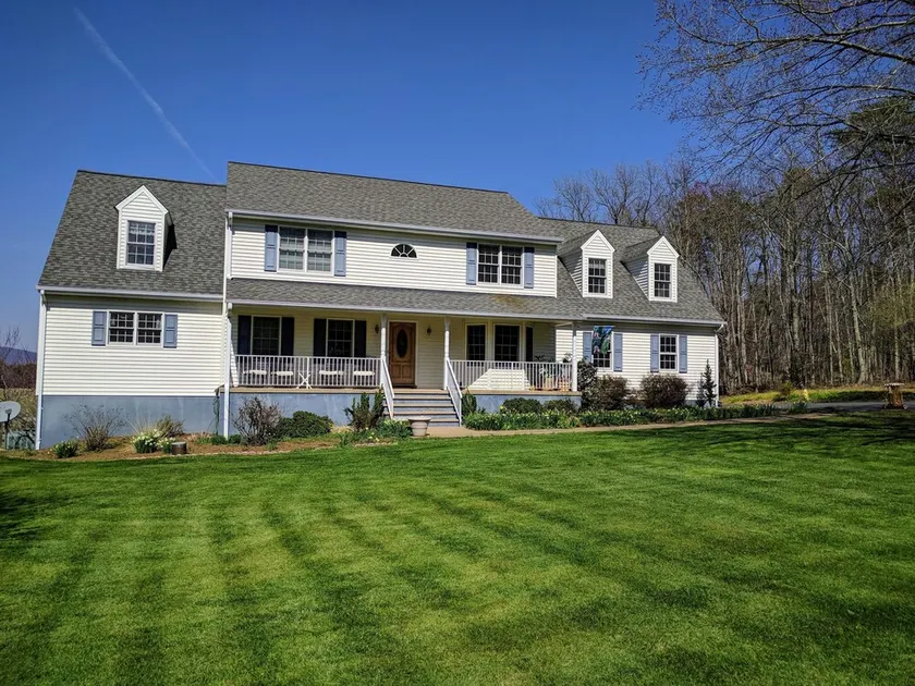 Farmhouse On 14 Acres.  Close to Monticello & Ash Lawn Highland - Image 1