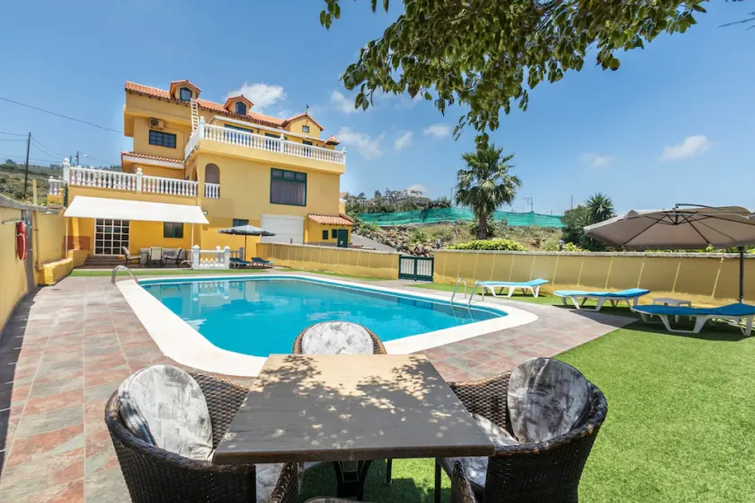 Apartment 'Buhardilla Armonia Rural' with Sea View, Shared Pool, Garden & Wi-Fi - Image 1