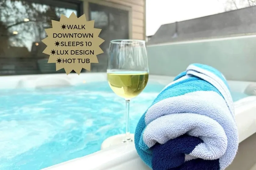 Walk downtown/Ski/Play/ Explore Glacier/Hot Tub/Parking - Image 1