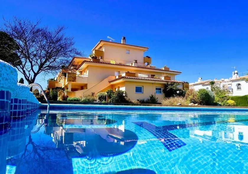 Apart. renoveret deluxe direkte adgang haven, pool, 300 m strand, L'Escala - Image 1