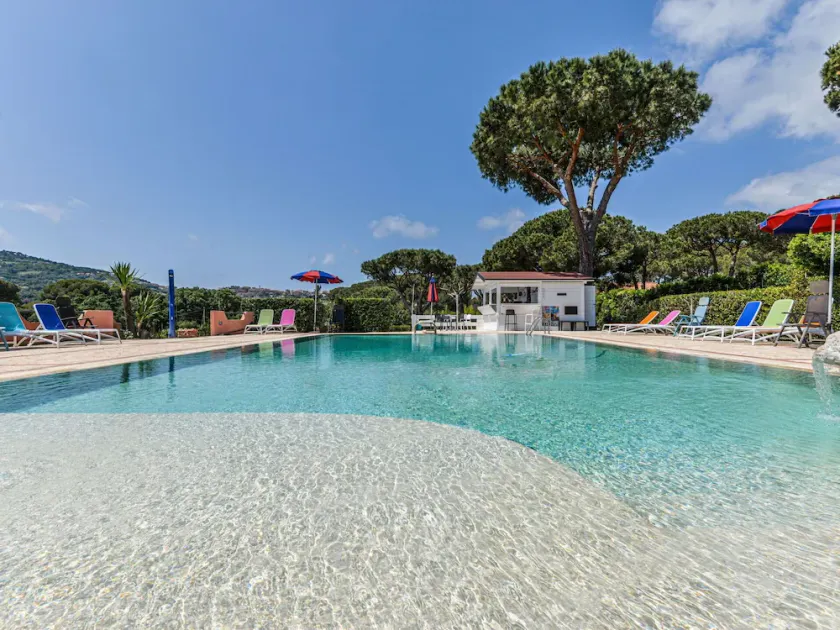 Dejlig lejlighed for 3 personer med klimaanlæg, pool, WIFI og terrasse - Image 1