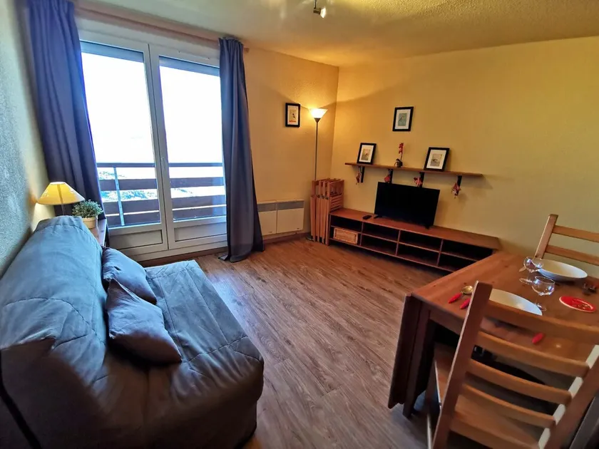 2-Room Cabin at the Foot of the Slopes - 4 Bunk Beds, Pets Allowed - Image 1
