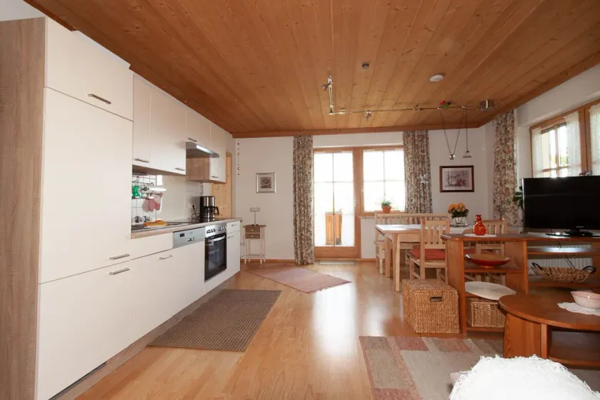 Vacation apartment with south-facing balcony - Image 1