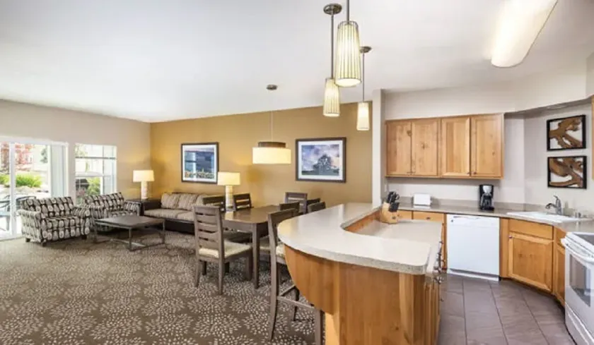 Windsor 3BR Apartment with Resort Access - Image 1