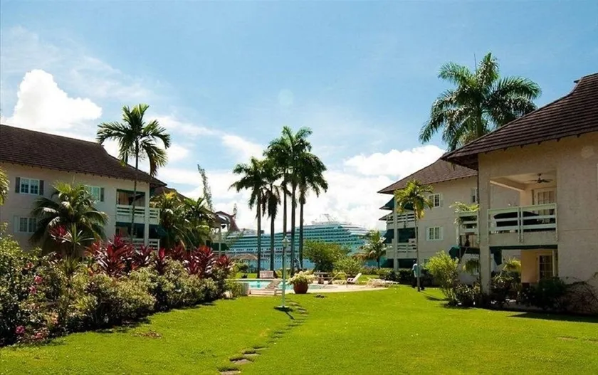 Caribbean Sea Dreams 2 Bedroom townhome, 2 pools, 24 hour security. - Image 1