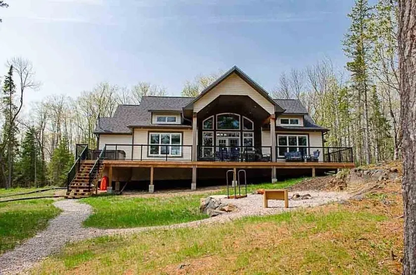 Coe Lake Haus - Three Bedroom Cottage, Sleeps 8 - Image 1