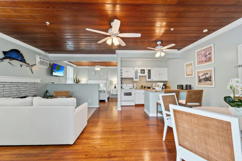 THE SAILFISH SUITE AT OLD COLORADO INN - Image 1