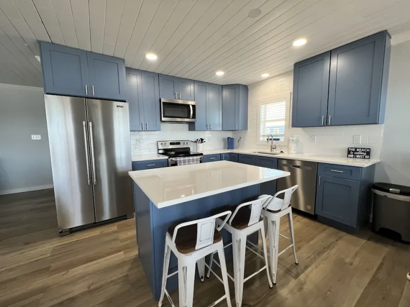 Reel House | 2BR/2BA Bay Cottage | Sleeps 5 | Pet-Friendly Renovated Retreat - Image 1